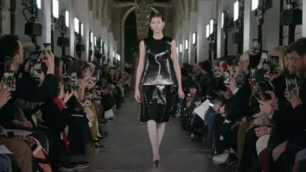 A model walking in an all black faux croc skirt and top combo at the Tory Burch show at NYFW 2024.